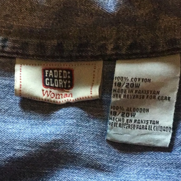 18/20W Faded Glory Woman Stonewashed Denim Shirt. - Picture 3 of 5